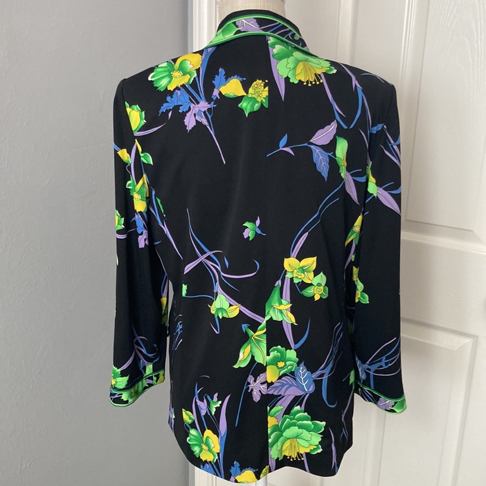 Blazer - Picture 2 of 5